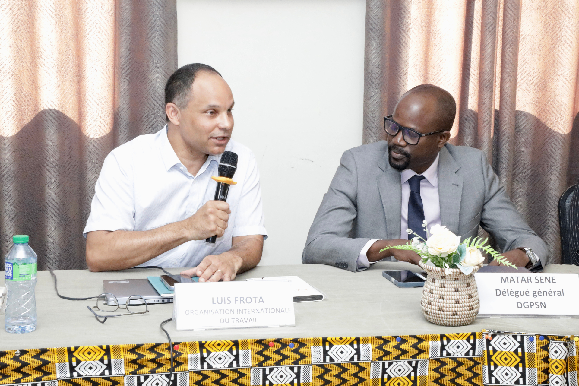 Luis Frota speaking at an international conference on digital transformation