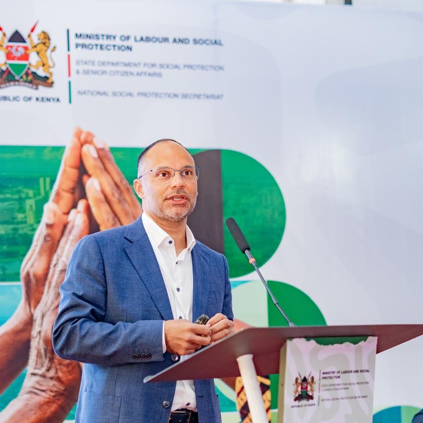Luis Frota speaking at an international conference on digital transformation
